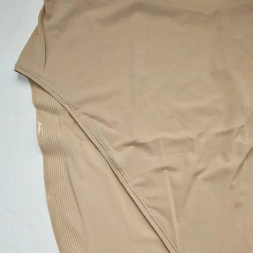 SKIMS HI CUT BRIEF PANTY NWT‎